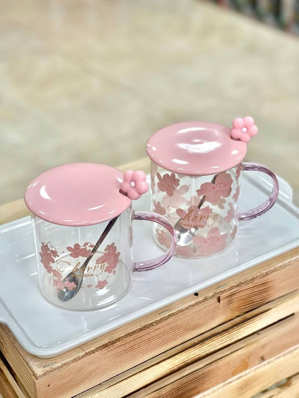 كوب الوردة الشفاف