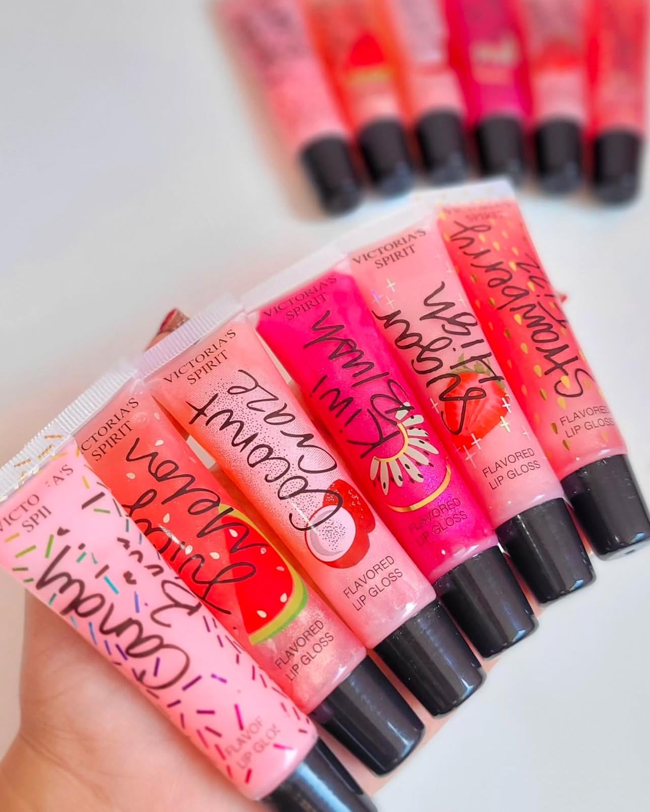 جلوس فكتوريا سيكرت