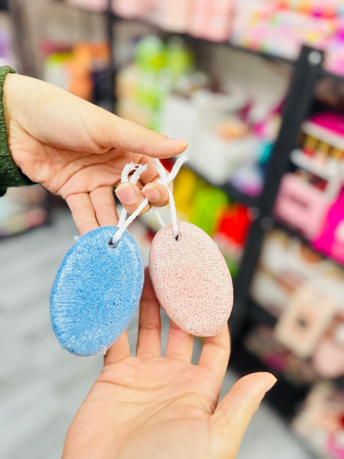 حجر العناية بكعب القدم